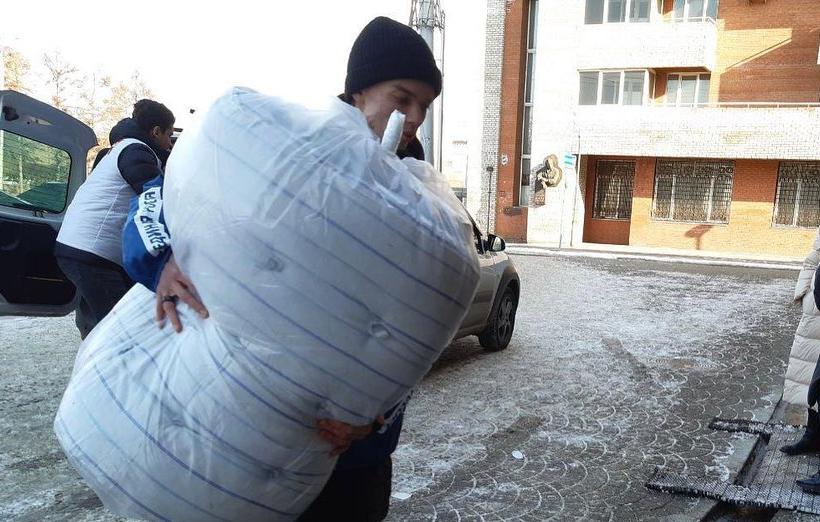 Губернатор Александр Усс перевёл свою месячную зарплату беженцам Донбасса