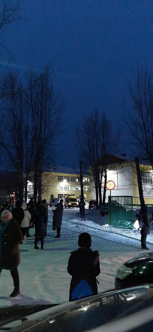 В Ачинске детей пришлось эвакуировать из школы после сообщения о минировании