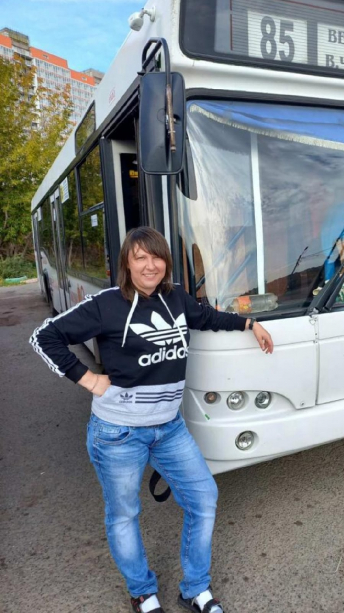 В Красноярске водитель 85-го автобуса помогла девочке, потерявшей сознание.jpg