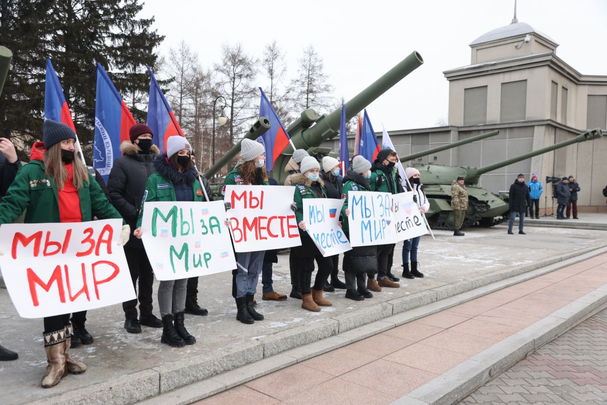 На Мемориале Победы в Красноярске сегодня прошла минута молчания.jpg