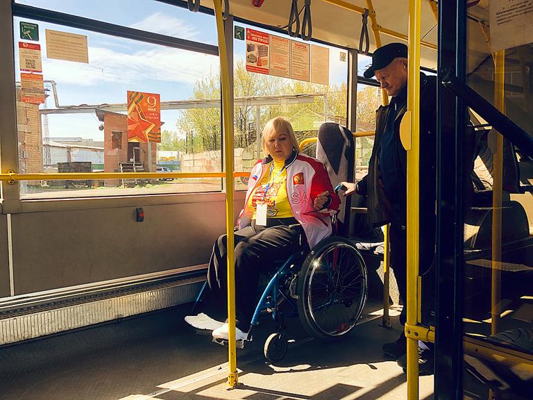 Водителей красноярского общественного транспорта учат работать с пассажирами-колясочниками.jpg