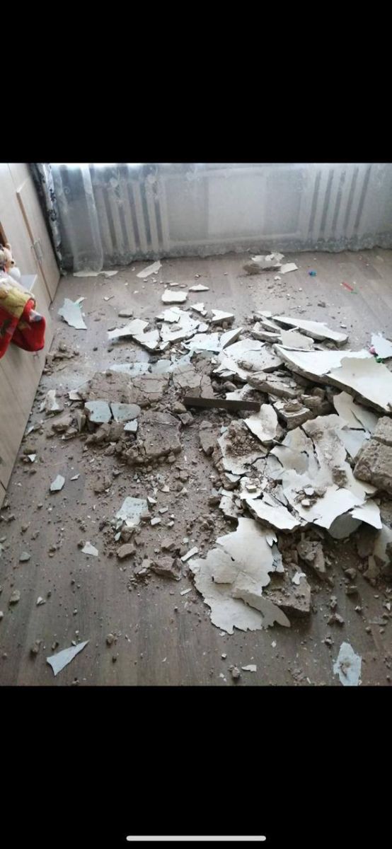 В Красноярске на ул. Энергетиков рухнул потолок в квартире жилого дома.jpg В Красноярске на ул. Энергетиков рухнул потолок в квартире жилого дома.jpg