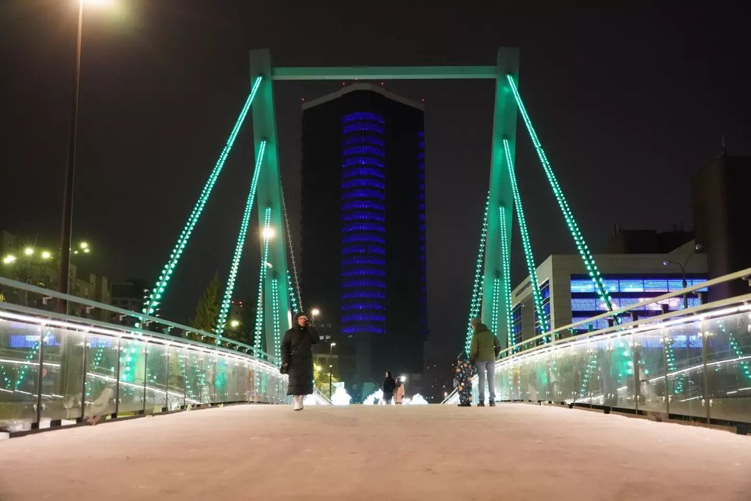 На мосту «Арфа» в Красноярске заработала подсветка.jpg