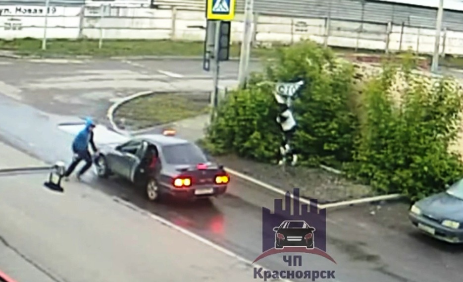 В Красноярске подростки повредили дорожные знаки.jpg