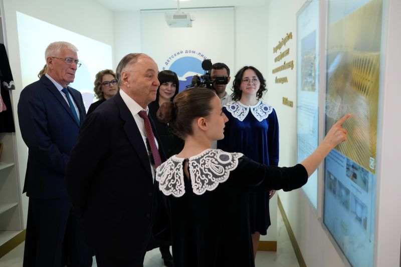 Дом-лицей музей и Совмен.jpg Дом-лицей музей и Совмен.jpg