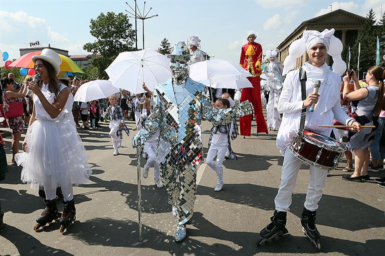 При Пимашкове в Красноярске в День города проводили костюмированные карнавалы, в которых он и сам участвовал.jpg
