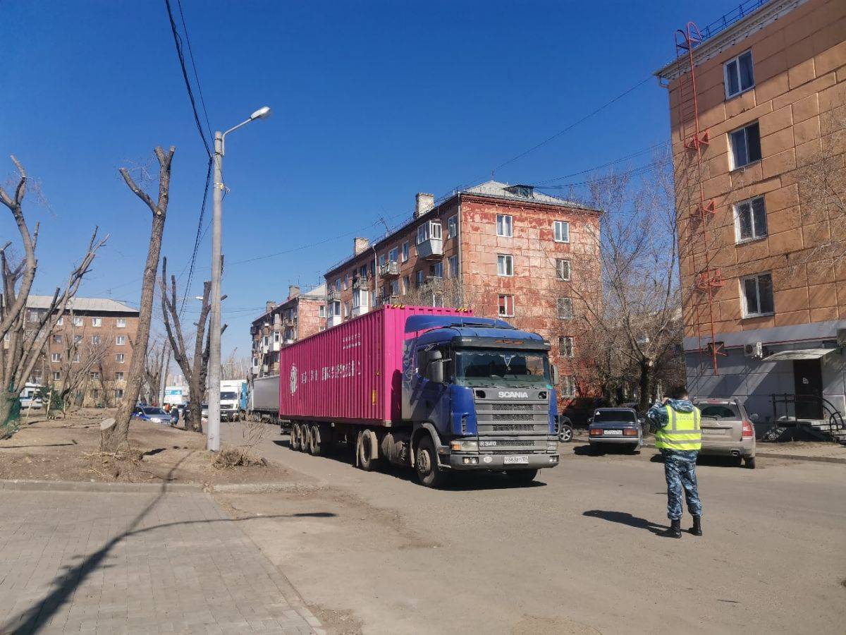 На правобережье Красноярска грузовик насмерть сбил пешехода — Новости  Красноярска на 7 канале