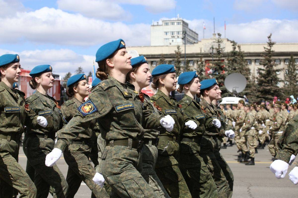 Парад в красноярске сегодня