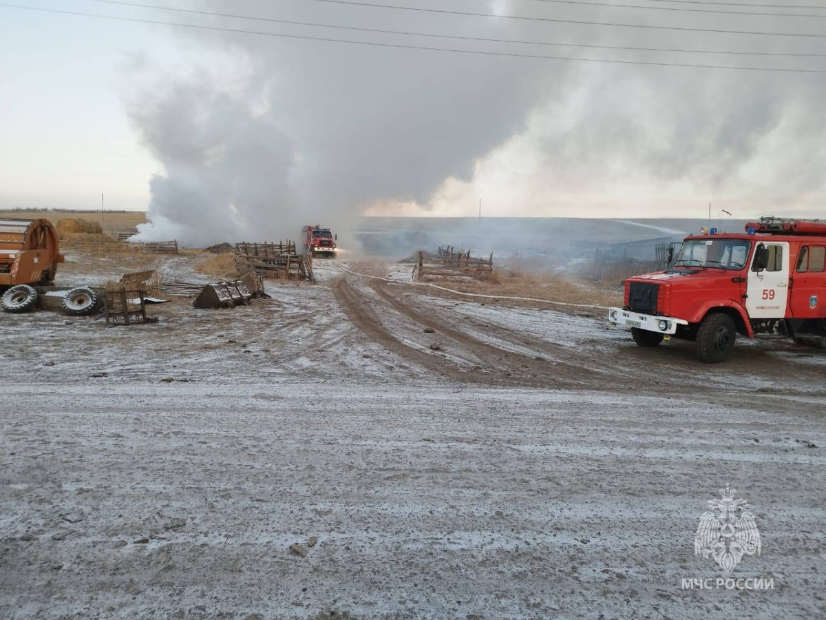 В Красноярском крае спустя сутки ликвидировали загорание 300 тюков сена.jpeg