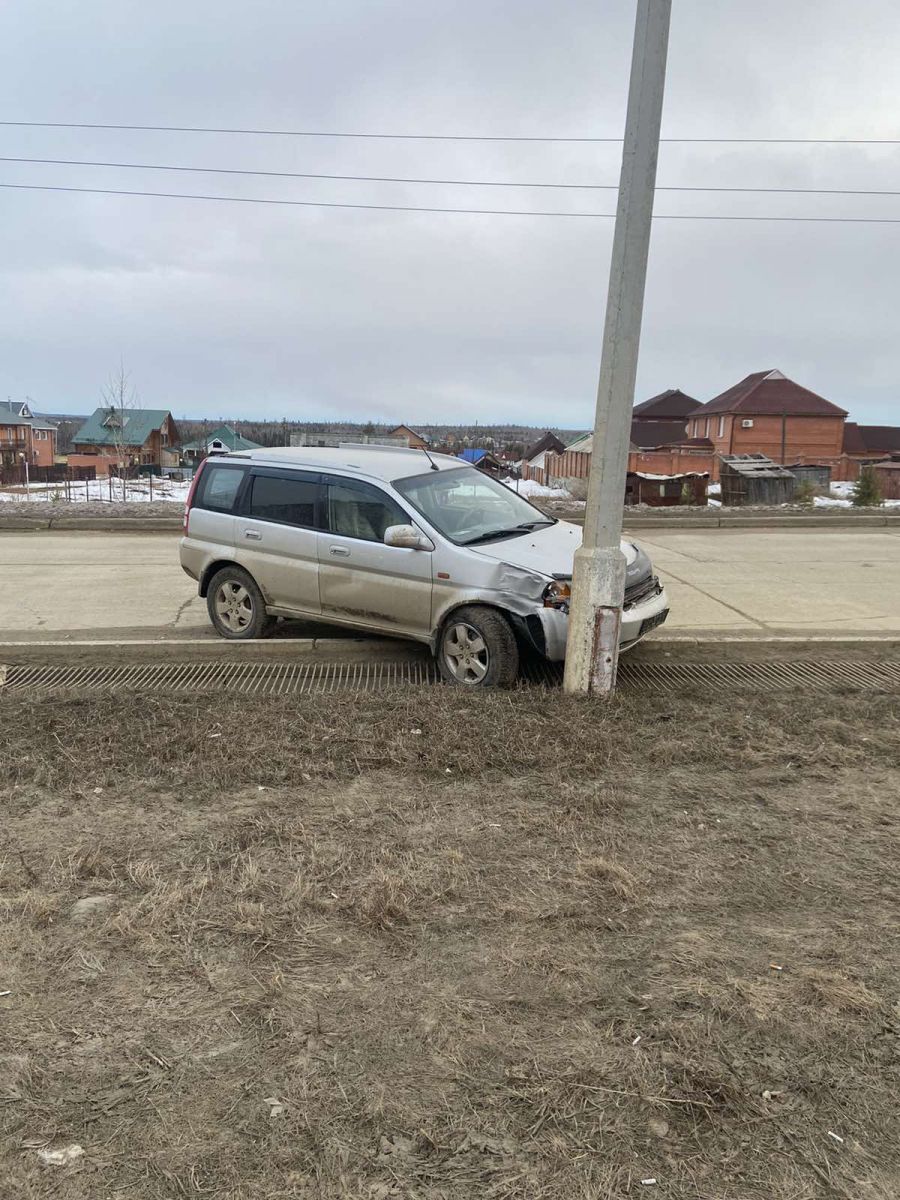 В Красноярском крае пьяный водитель заехал на детскую площадку.jpg