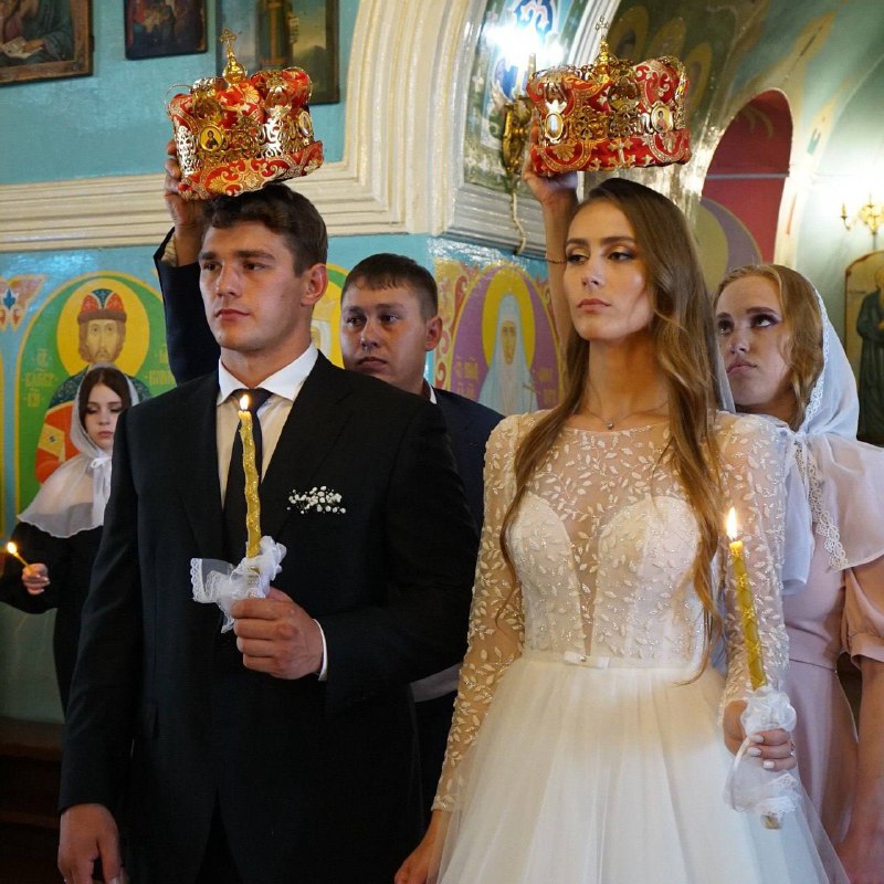 Чемпион мира по боксу Марк Петровский женился и обвенчался в Минусинске.jpeg
