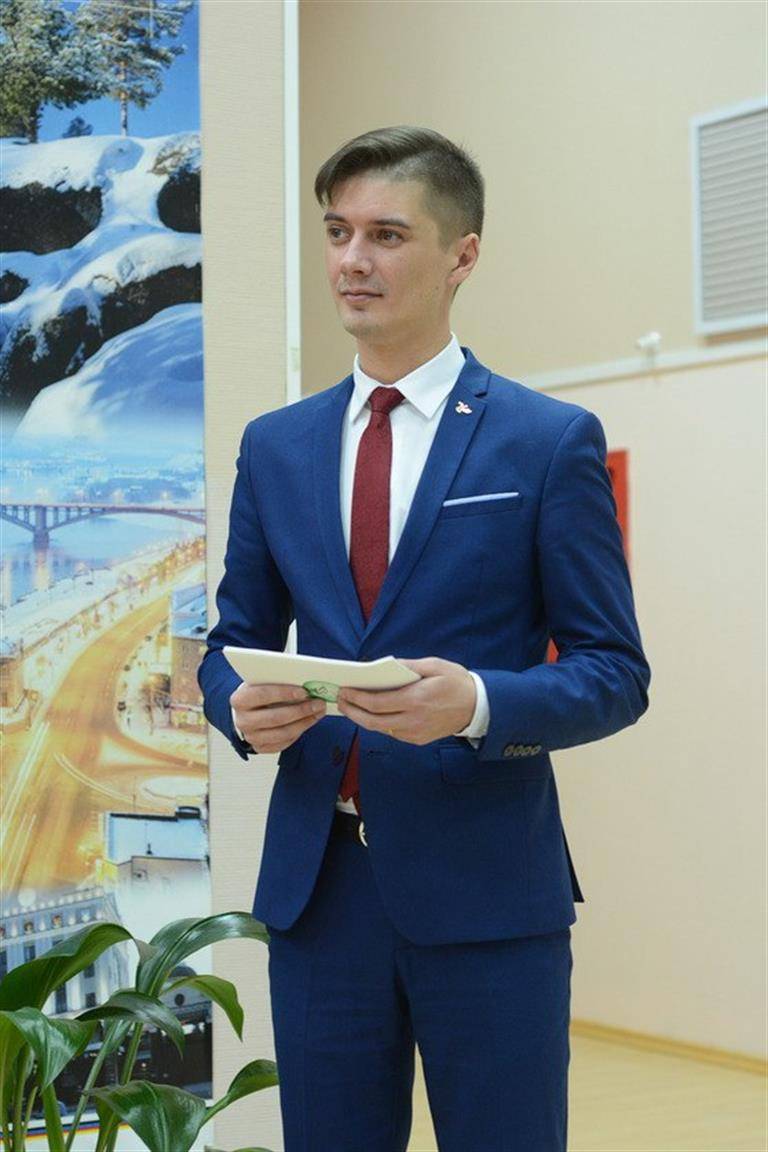 Новый руководитель школы. Школа 115 Красноярск директор.
