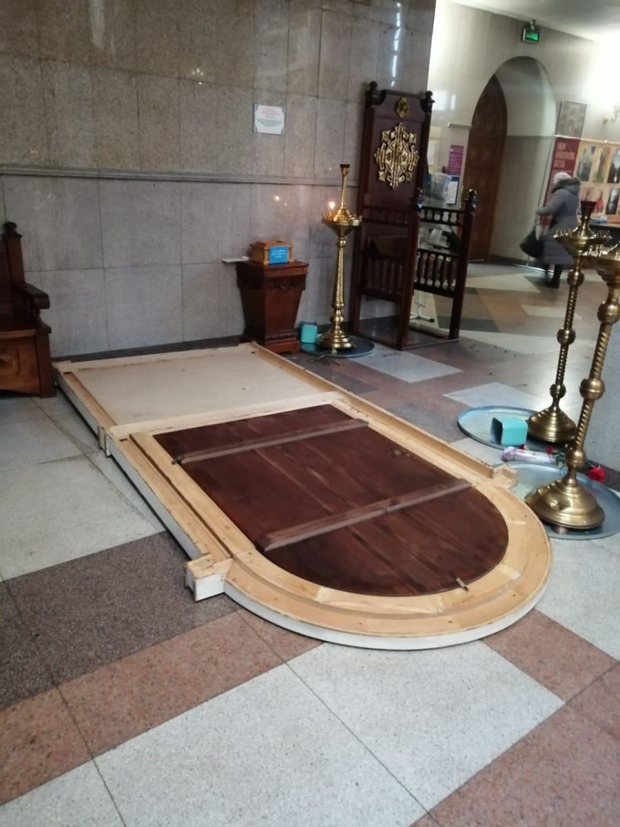 В Красноярске пьяный мужчина повредил икону в храме Рождества Христова.jpg
