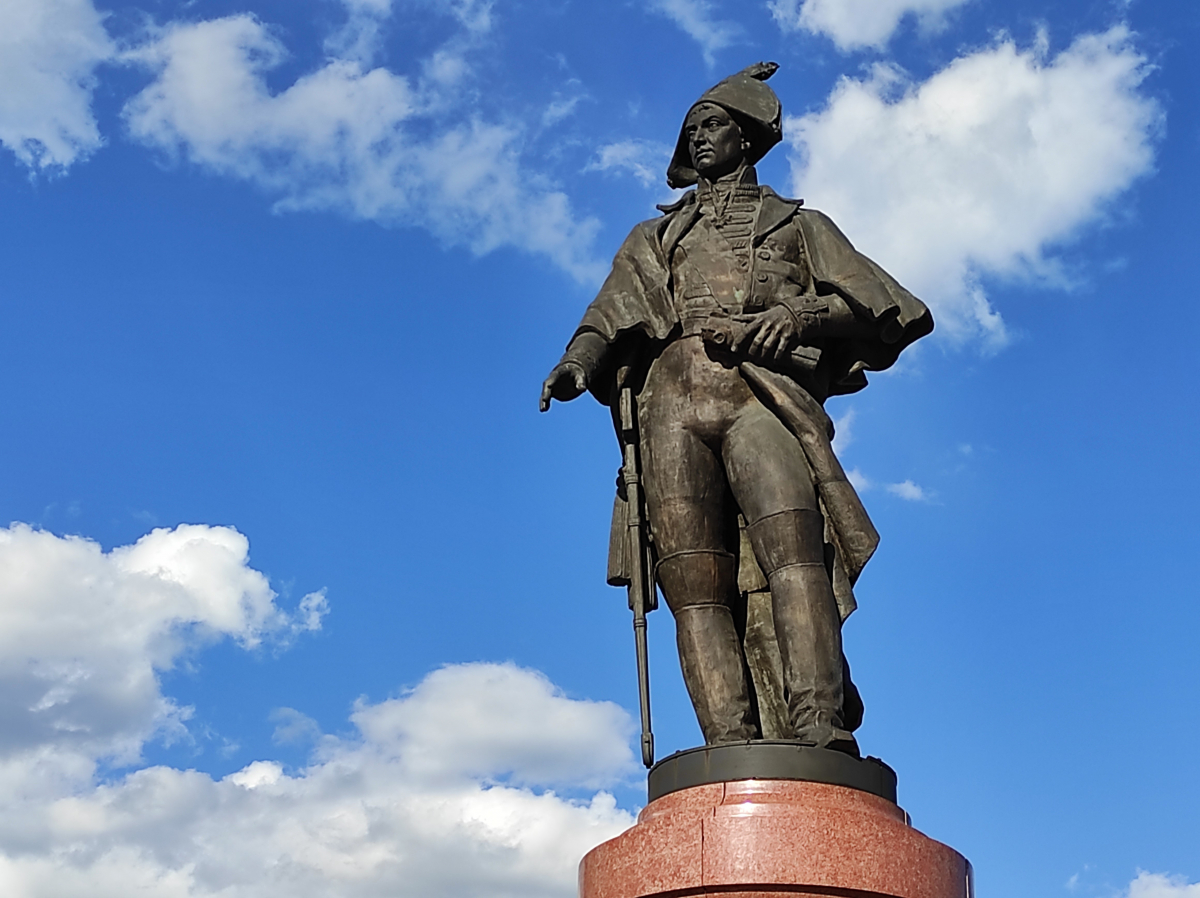 Мемориал памяти преподавателя и студентов кубани. Памятники палласовка волгоградская область. Памятники в краснодаре вов студентам и преподавателям. Памятник детям проспект непокоренных. Памятники алтая.