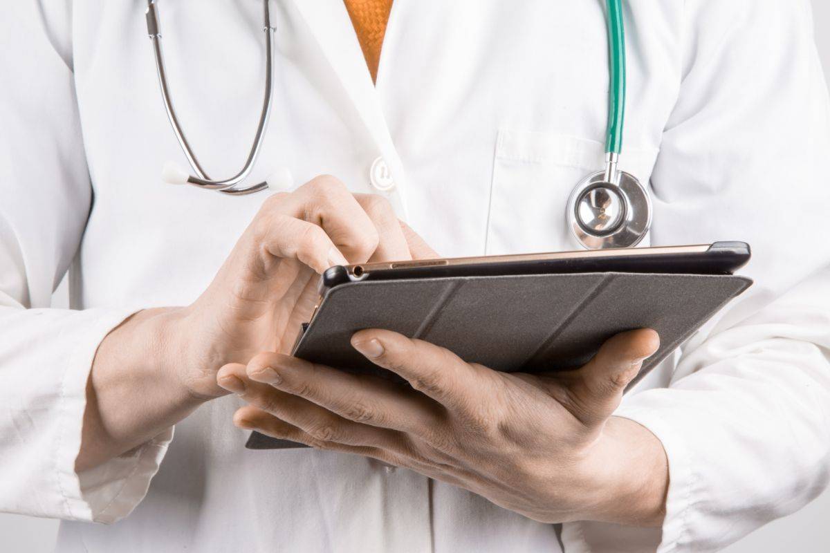 doctor-with-tablet.jpg