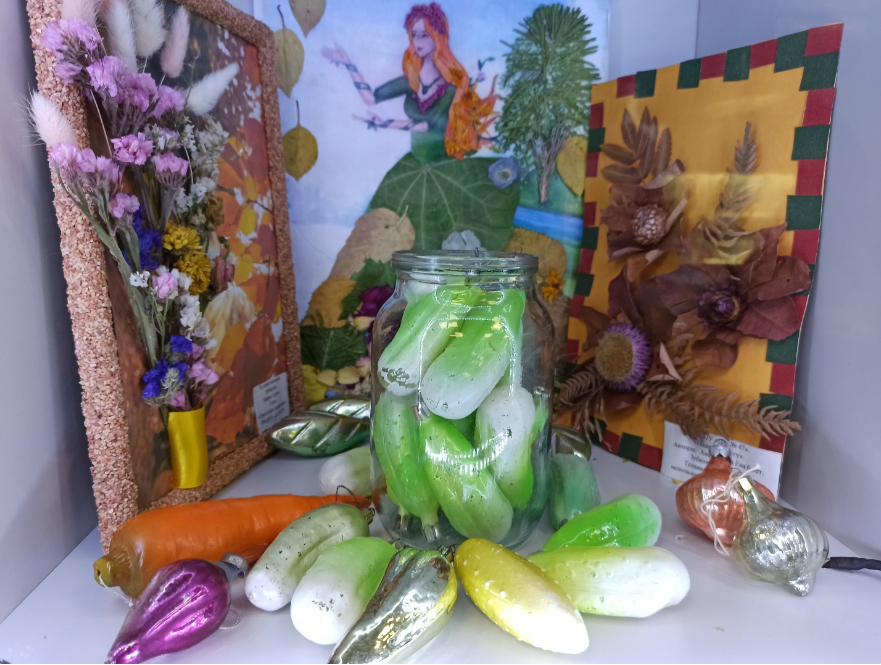 Ёлочные игрушки - Ачинский музей 1.png