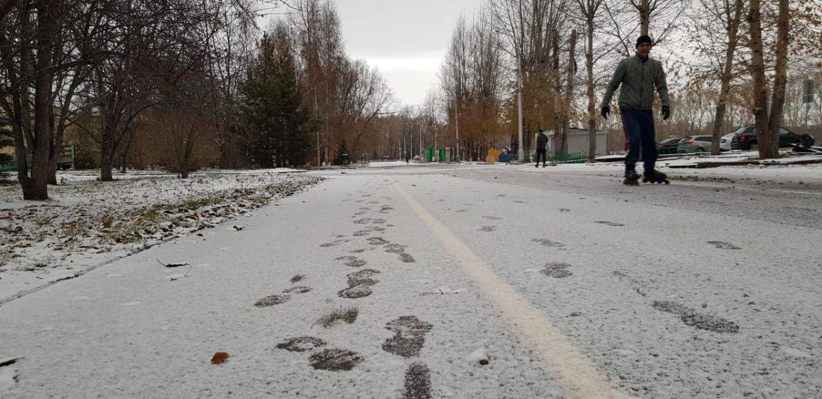 Выпал снег воскресенье. В Красноярске выпал первый снег. Первый выпавший снег. Первый снег в Красноярске. Красноярск в ноябре.