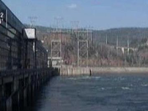 Красноярский арбитраж обязал Саяно-Шушенскую ГЭС ликвидировать протечки на плотине. Фото: 7 канал Красноярск