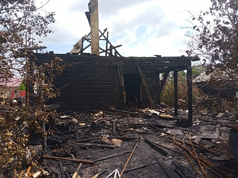 В Красноярском крае в сгоревшем доме погиб человек