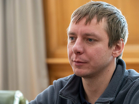 Простой, открытый, с юмором: школьники встретились с первым красноярским космонавтом. Фото: Владимир Корецкий