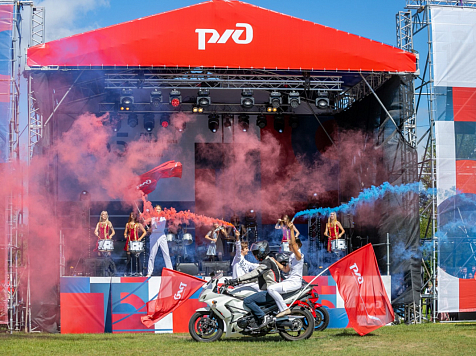 Группы «Чайф» и «Банд’Эрос» дадут в Красноярске бесплатный концерт ко Дню железнодорожника. Фото: КрасЖД