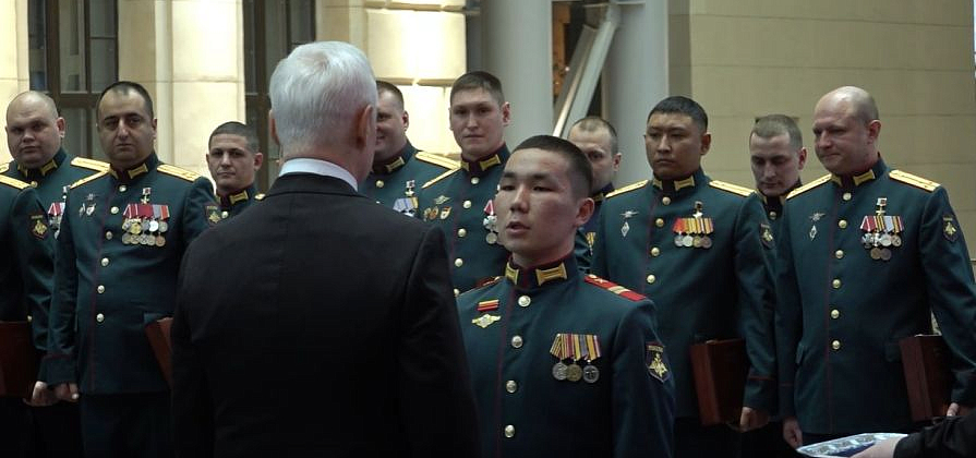 Владимир Путин наградил «Золотой Звездой» бойца из Тувы