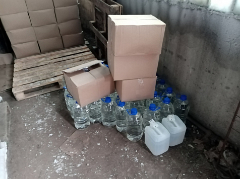 В Красноярском крае изъяли 3 тысячи литров незаконного алкоголя. Фото: 24.мвд.рф