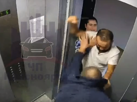 Красноярец с ножом напал на мужчину в лифте и разбил ему нос. Разнимала женщина. Фото и видео: ЧП Красноярск