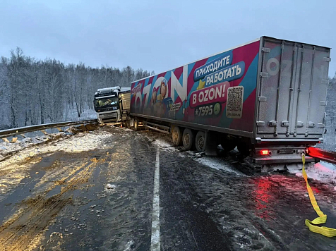 ДТП с двумя грузовиками парализовало движение на востоке Красноярского края. 24 Госавтоинспекция, Яндекс Карты