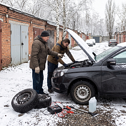День автомобилиста: как изменилась подготовка машины к сибирской зиме за последние десятилетия
