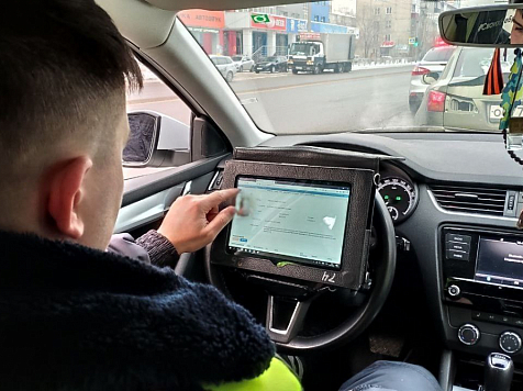 В Красноярске больше 1,3 тыс пешеходов и водителей нарушили ПДД на пешеходных переходах с начала года. Фото: ГИБДД 24