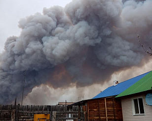 В Минусинском районе огонь подступает к селу Лугавское 