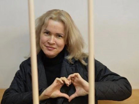Осужденную за дискредитацию российской армии журналистку собираются перевести из Красноярска в Барнаул. Фото: Rusnews