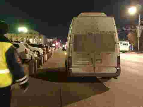 В Красноярске задержали неисправный автобус с детьми. <i>Фото 24мвд.рф</i>