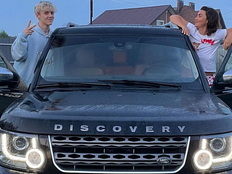 15-летний красноярский певец Ваня Дмитриенко подарил своей маме Land Rover. Фото, видео: https://www.instagram.com/dmitrienko_vanya/