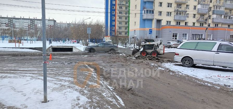 В Красноярске переулок Светлогорский превратился в ловушку для автомобилистов