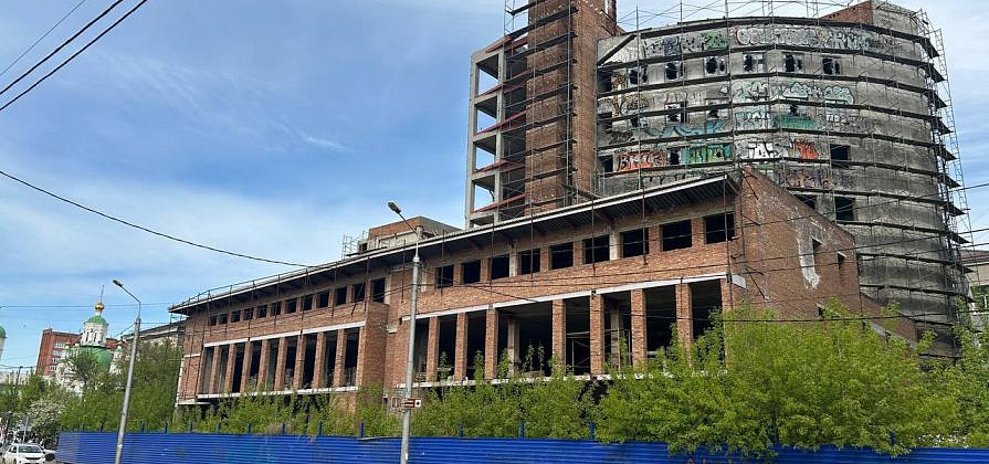 В Красноярске во второй раз не смогли продать известный недострой в Центре
