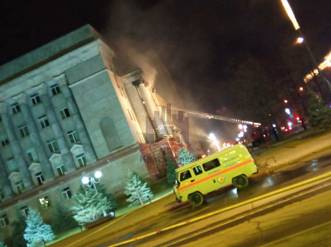 В ЗС края решили работать в штатном режиме после пожара в здании правительства. Фото: ЧП в Краснооярске 