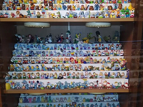 Красноярка собрала игрушек из «Киндера» на два миллиона рублей. Фото: Авито
