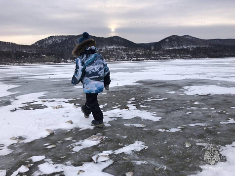 МЧС предупреждает об опасном тонком льде. Фото: ГУ&nbsp;МЧС Красноярского края