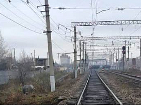 В Назарове 17-летний подросток переходил железную дорогу в наушниках и попал под поезд. Фото: Западно-Сибирская транспортная прокуратура