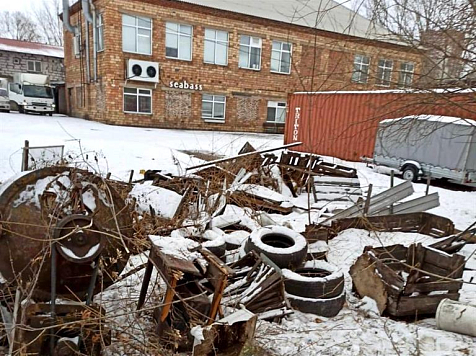 Из Свердловского района Красноярска вывезли 22 набитых до отказа мусором грузовика. Фото: администрация Красноярска