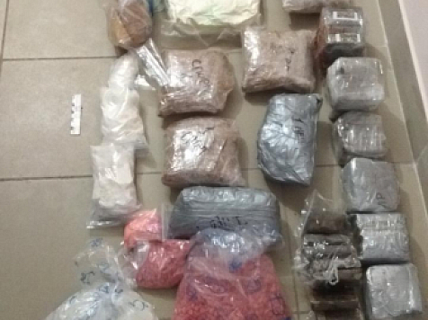 15 килограммов наркотиков нашли полицейские в квартире с трупом. Фото: 24.мвд.рф