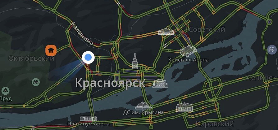Жара и дачный сезон сковали выезды из Красноярска многокилометровыми пробками