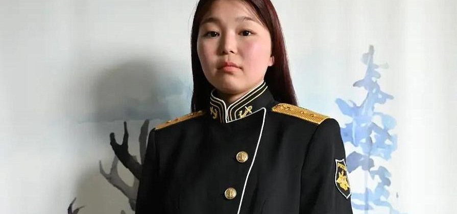 Военный фельдшер из Красноярского края приняла роды «королевской двойни» в небе