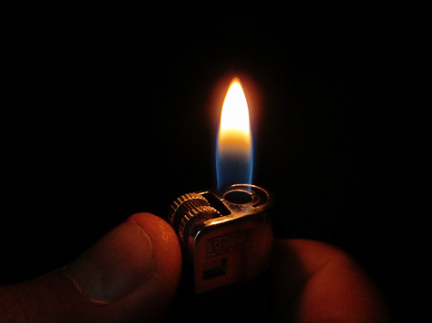 Красноярским подросткам запретят продавать зажигалки