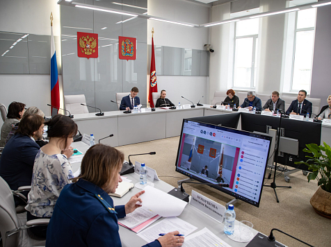 В многодетные семьи Красноярского края хотят отправить социальных нянь. Фото: Законодательное Собрание Красноярского края