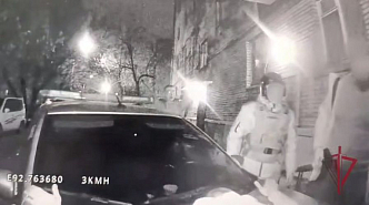 Открыл дверь и получил пулю в живот: красноярец застрелил знакомого из ревности