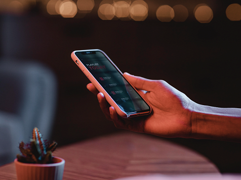 Школьников Красноярского края переведут из «Сферума» на отечественную платформу MAX уже в новом учебном году. Фото: Freepik