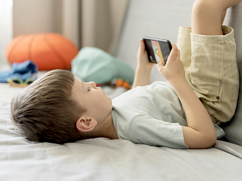 Семилетний мальчик перевел два миллиона рублей мошенникам со счета бабушки в Ачинске. Фото: Freepik